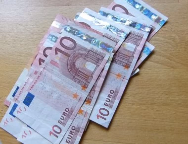 Ποια αύξηση στον κατώτατο μισθό; - Θα χαθεί με την μείωση του αφορολογήτου καταγγέλλει η αντιπολίτευση